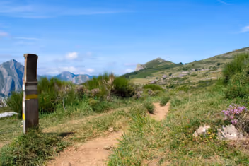 Hito de la ruta de la Braña de Mumián