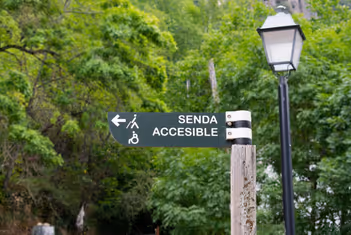 Acceso a la senda accesible